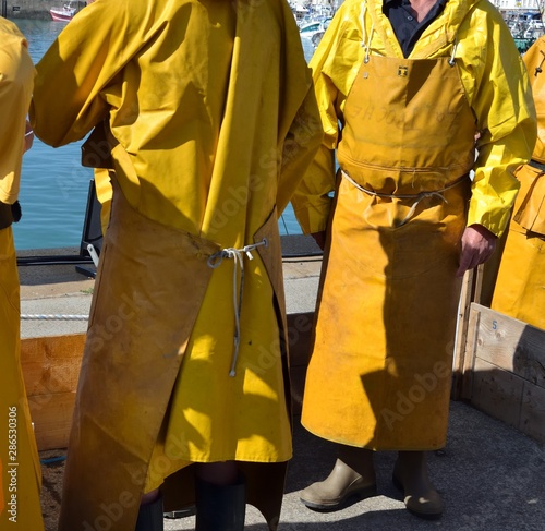 Cirés jaunes de pécheurs photo