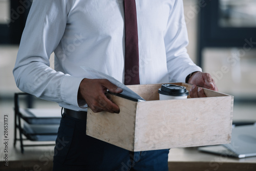 Konstfotografi cropped view of dismissed man holding wooden box in office