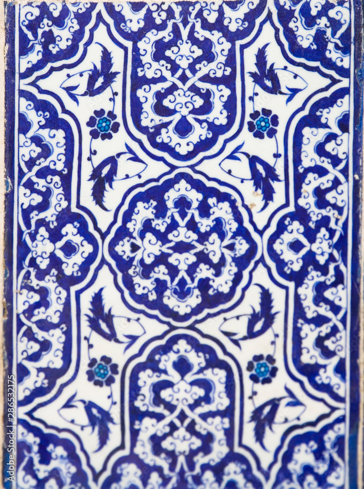 Naklejka premium Ancient Ottoman handmade turkish tiles with floral patterns