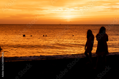 Atardecer en la playa de Santa Marta