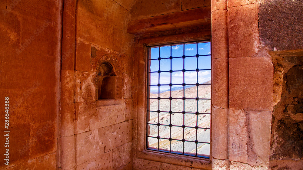 Obraz premium Ishak Pasha Palace, interiors, decorations and bas-reliefs, carved stone. Internal architecture. It is one of the most magnificent historical buildings of the country. Dogubeyazit. Eastern Turkey