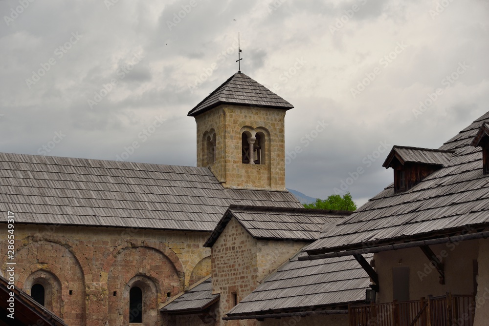 Abbaye de Boscodon (Hautes-Alpes) Abbaye de Boscodon (Hautes-Alpes)