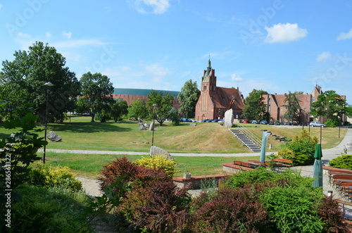 Miato Lubin, widok na kościół i błonia, Polska photo