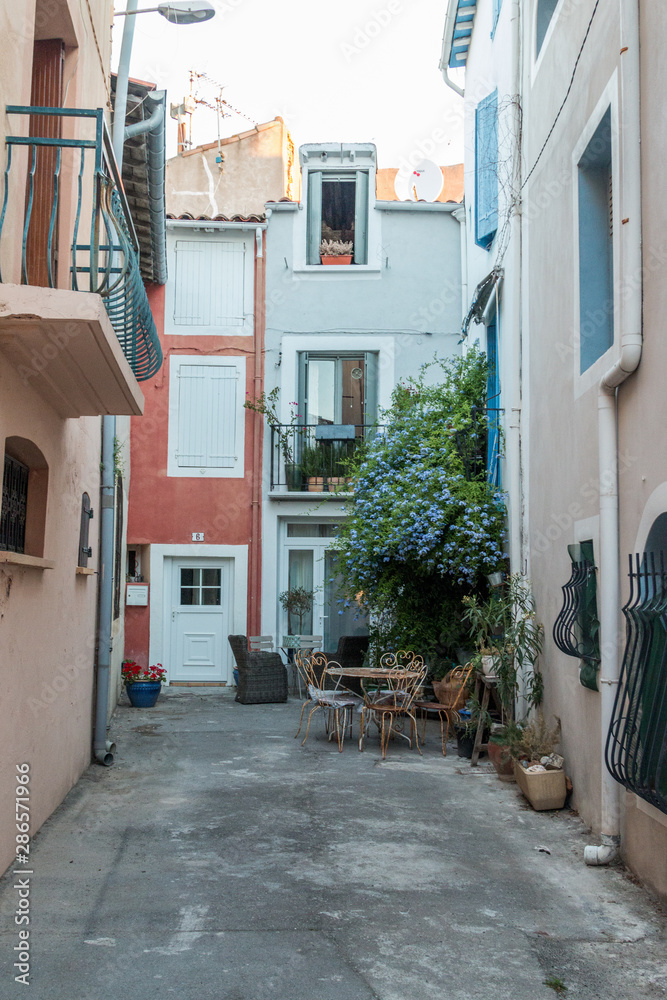 Fototapeta premium les ruelles du vieux Mèze