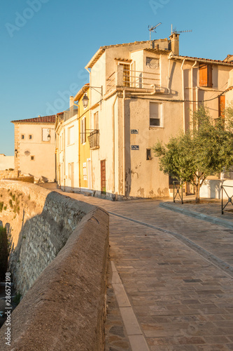 Fototapeta Naklejka Na Ścianę i Meble -  les ruelles du vieux Mèze