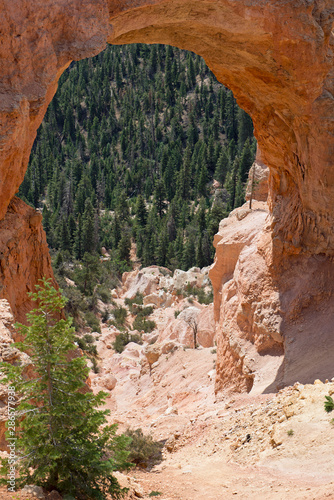 Close look through arch at Bryce Canyon © Ralf