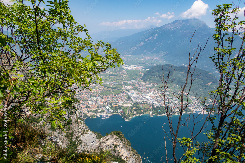 Obraz premium Übersicht von riva del garda