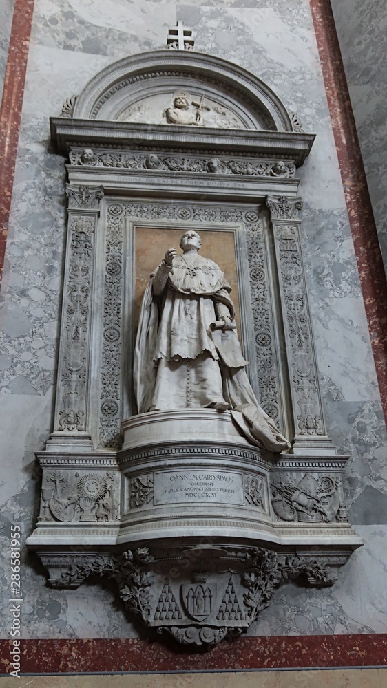 Obraz premium Statue of Janos Simor, archbishop of Eszterghom, count and cardinal during 19th century, placed on decorative pedestail in Esztergom basilica.