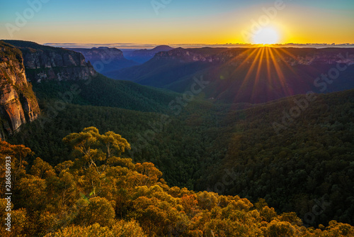 sunrise at govetts leap lookout, blue mountains, australia 54