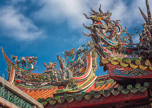Dragon sculpture on the roo...
