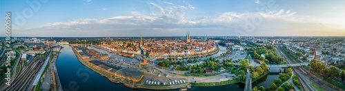 Panorama der Hansestadt Lübeck im Sommer