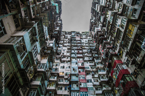 Hong Kong high density residence and condominium © pierrick
