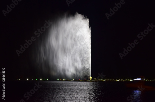 Jeddah fountain at night (ID: 286618310)