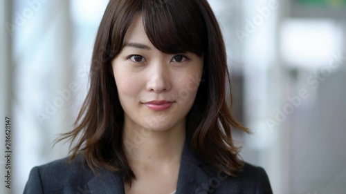 Wallpaper Mural ビジネスウーマン　前進 Torontodigital.ca