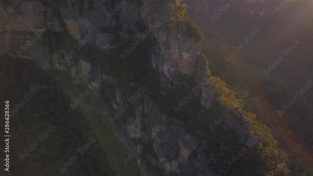 Vidéo Stock The Three Sisters rocks formation at Blue Mountains with ...