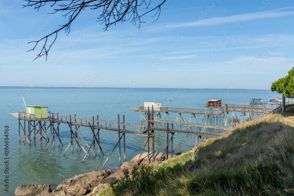 CHARENTE-MARITIME (Aquitaine, France), maisons de pêcheurs sur pilotis ou Carrelets CHARENTE-MARITIME (Aquitaine, France), maisons de pêcheurs sur pilotis ou Carrelets