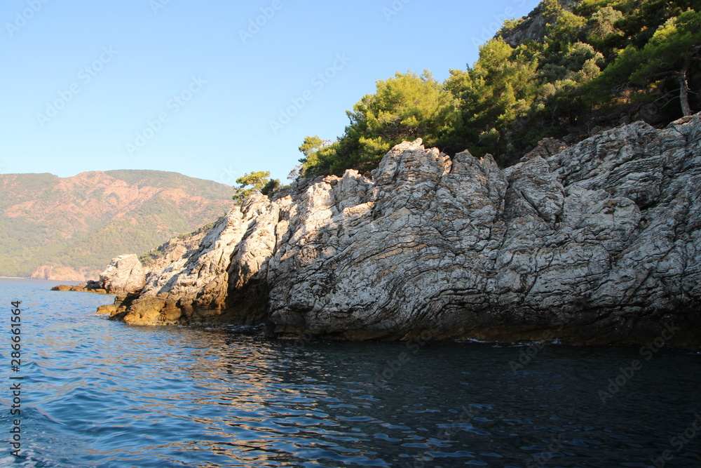 Obraz premium rock and sea