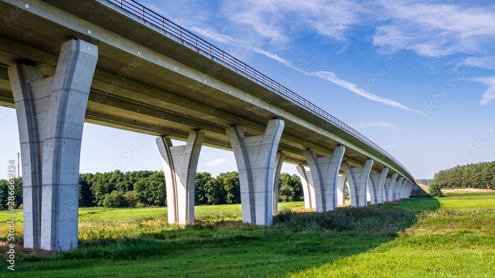 BAB 14 Talbrücke über den Mühlenbach Ansicht von Osten BAB 14 Talbrücke über den Mühlenbach Ansicht von Osten