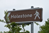 Holestone znak
