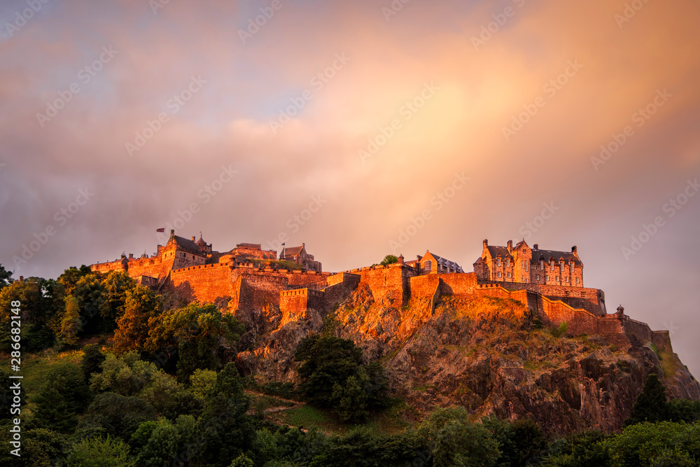 Obraz premium Edinburgh Castle at Sunrise, Edinburgh, Scotland