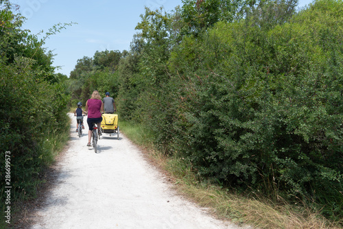 ride bike vacation with trailer and family on Ile d'Aix Charente maritime
