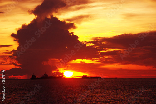 Obraz na płótnie マラッカ海峡の夕陽