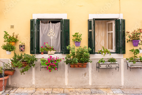 Decorated windows on the streets of Greece © José Juan Noguerón