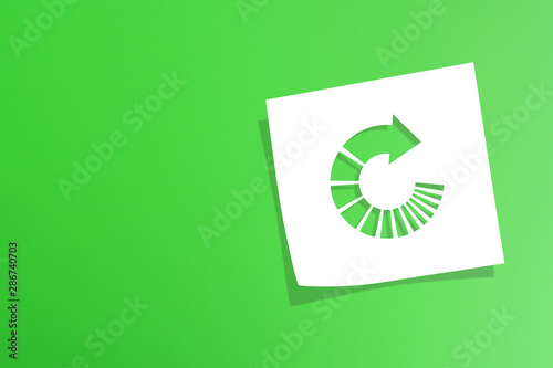 Note paper with recycle symbol on green background