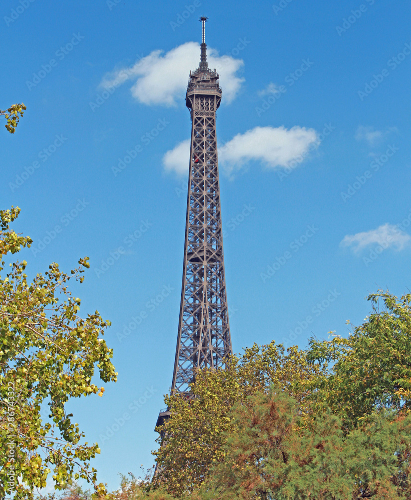 Paris, Tour Eiffel vue du pont de Birakheim 