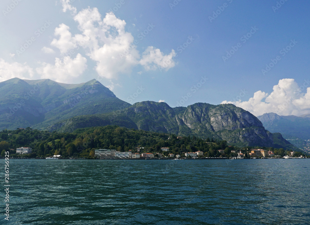 meravigliosa vista dell'elegante e rilassante Lago di Como