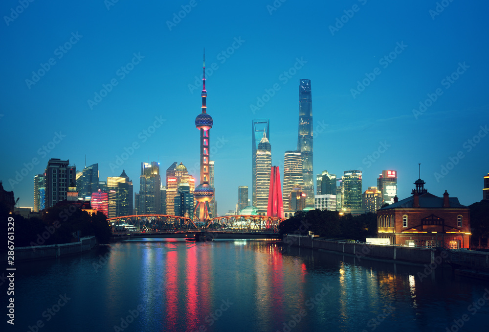 Fototapeta Shanghai skyline and Waibaidu bridge, China