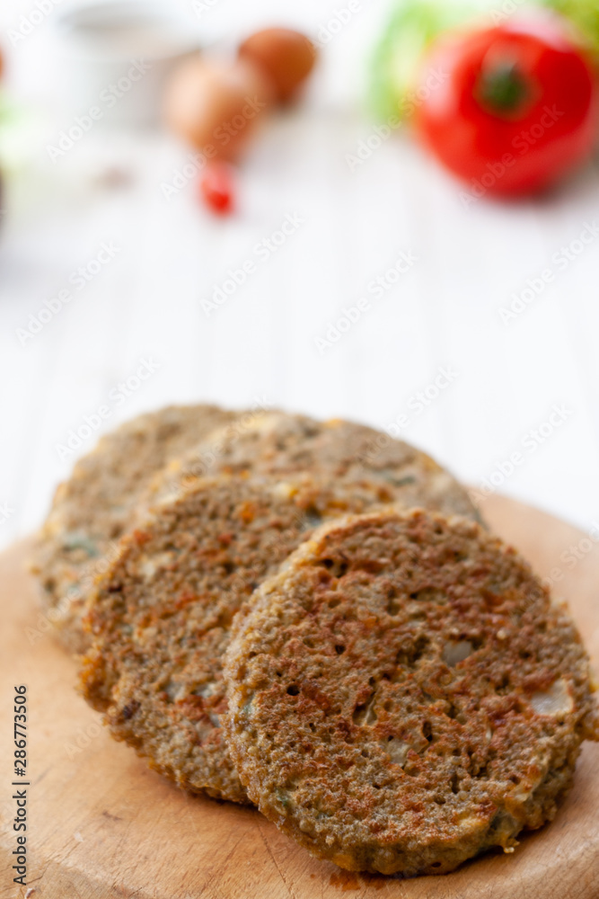 quinoa vegetable burger with tomato and eggs