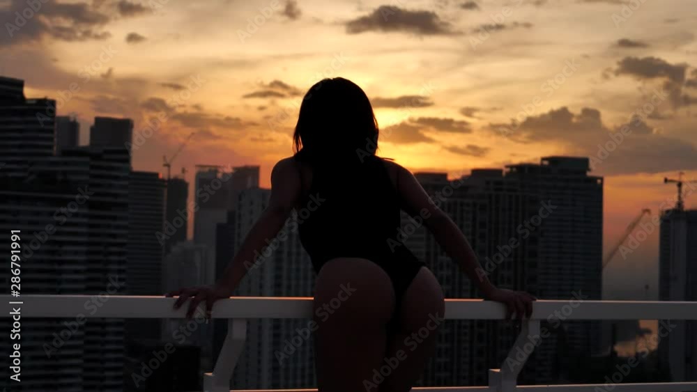 Model Posing in Golden Hour slowmotion 180fps Model Posing in Golden Hour slowmotion 180fps