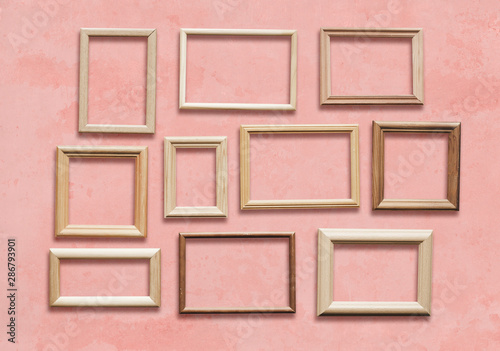 frames on wall © vlntn