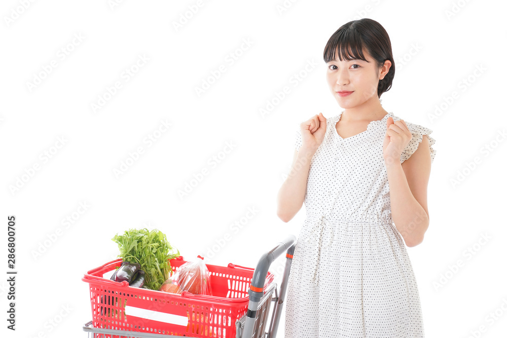 スーパーで考える若い女性 スーパーで考える若い女性