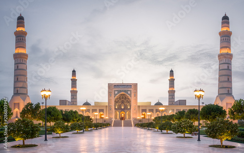 The grand Sultan Qaboos mosque