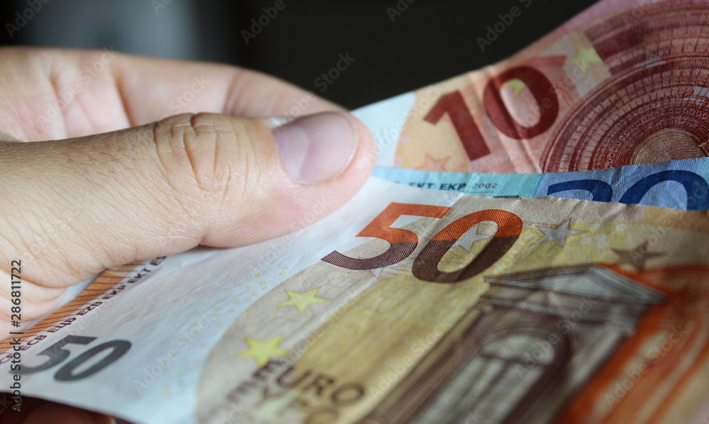 Banconote in euro - ricchezza