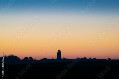 Sonnenaufgang am Leuchtturm Peilturm am Kap Arkona auf Insel rügen