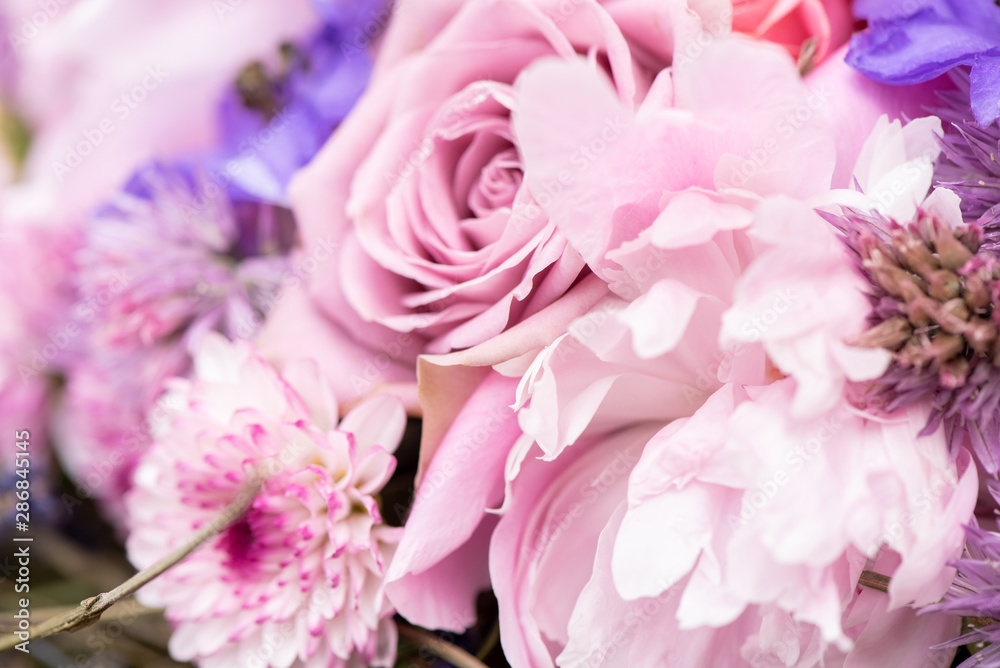 Obraz premium Close-up of beautiful flowers of roses and chrysanthemums in a bouquet for the holiday