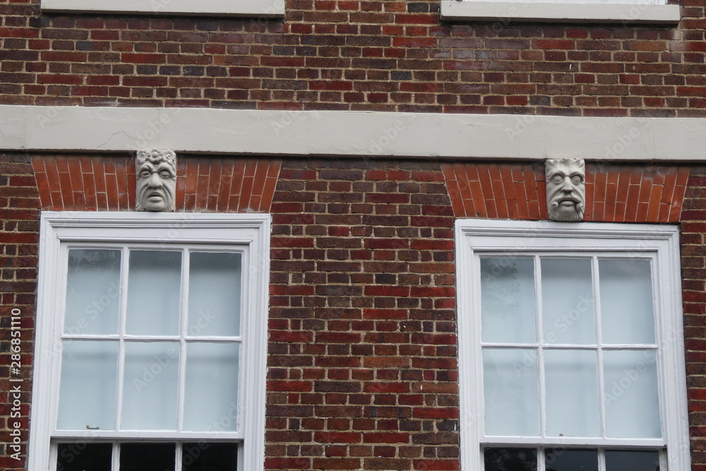 Obraz premium Face on the wall