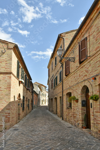 Fototapeta Naklejka Na Ścianę i Meble -   Tourist trip to a medieval town of Montelupone, in the Marche region. (Italy)