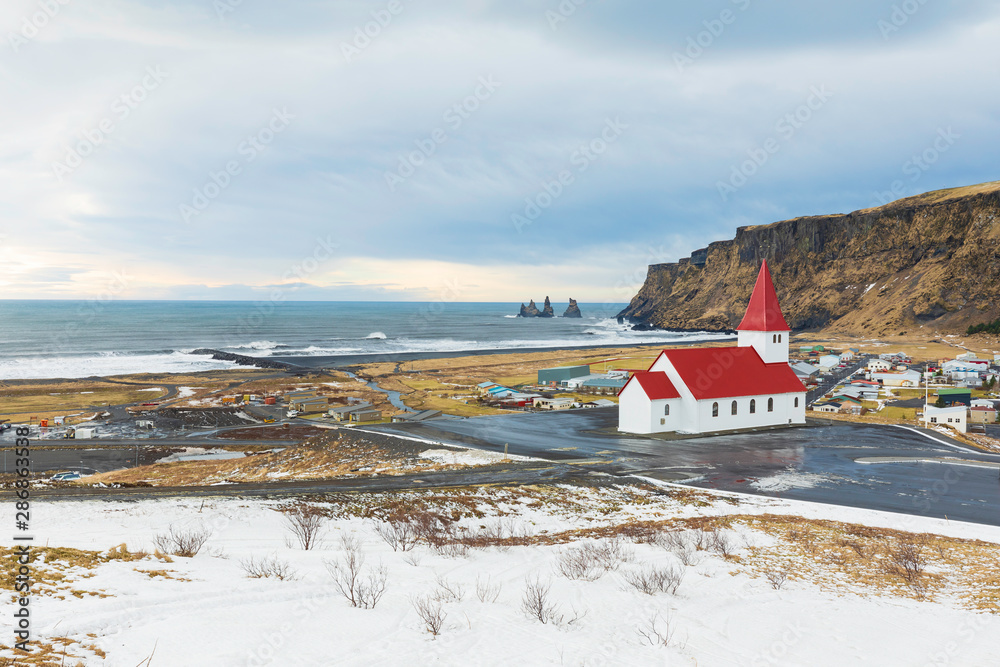 Φωτογραφία The village church of Vik, Reyniskirkja Church at southern Iceland