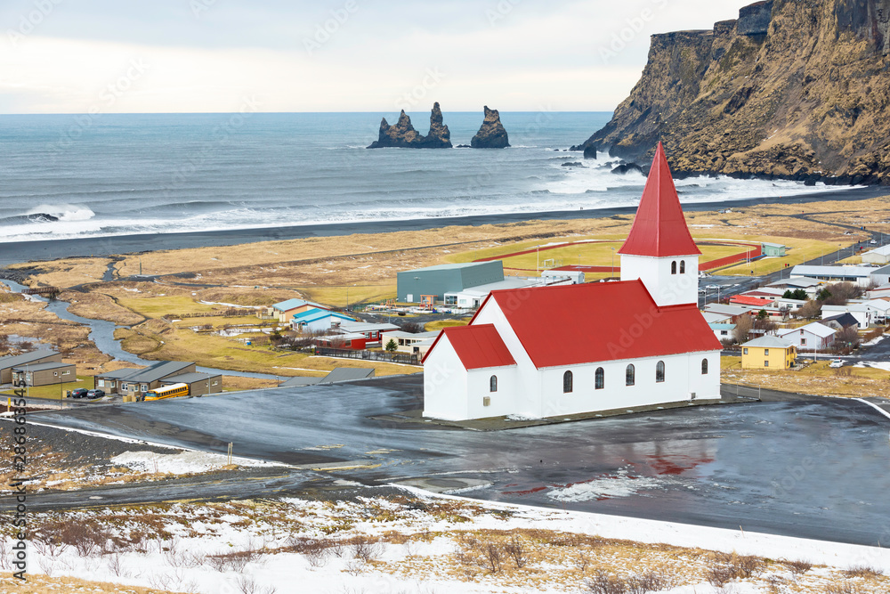Φωτογραφία The village church of Vik, Reyniskirkja Church at southern Iceland