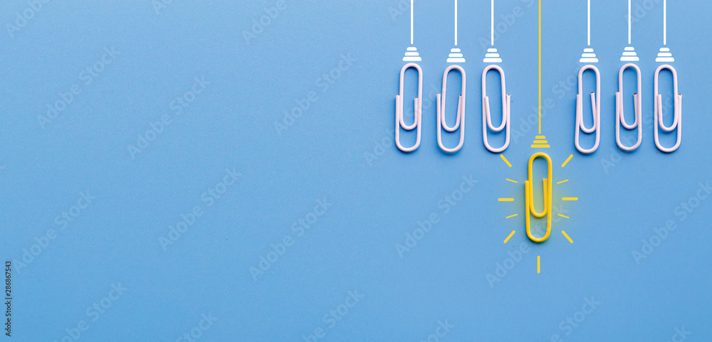 Great ideas concept with paperclip,thinking,creativity,light bulb on blue background,new ideas concept. - obrazy, fototapety, plakaty 