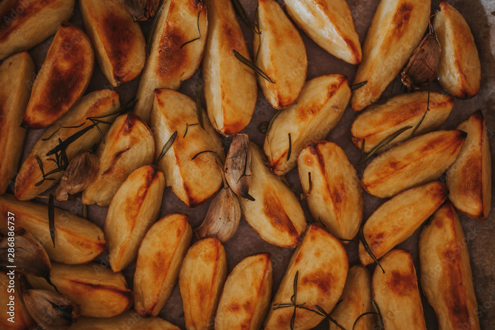 roasted potatoes with rosemary and garlic roasted potatoes with rosemary and garlic