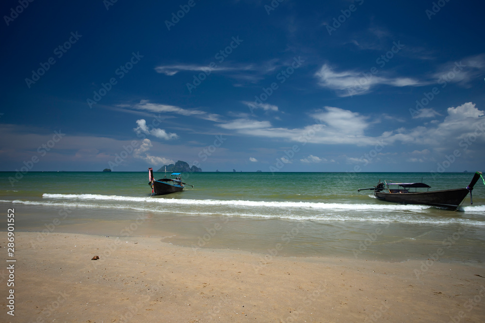 Obraz premium Ao Nang Beach with traditional longtail boats, Krabi, Thailand.
