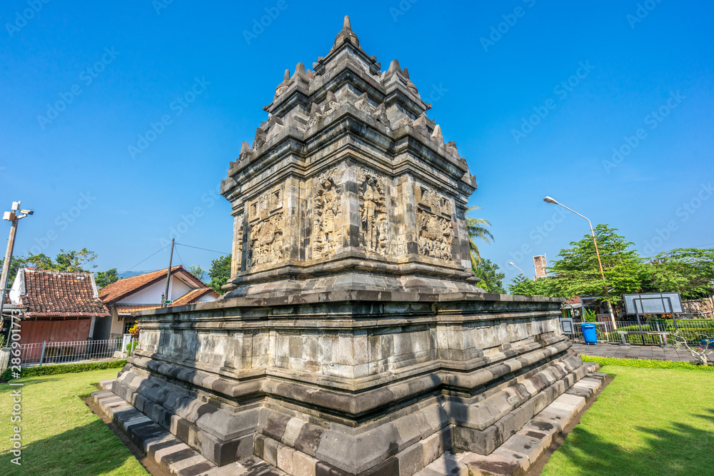 Candi Pawon Temple, is a Buddhist temple located between Borobudur and Mendut temple. In magelang, Central Java, Indonesia