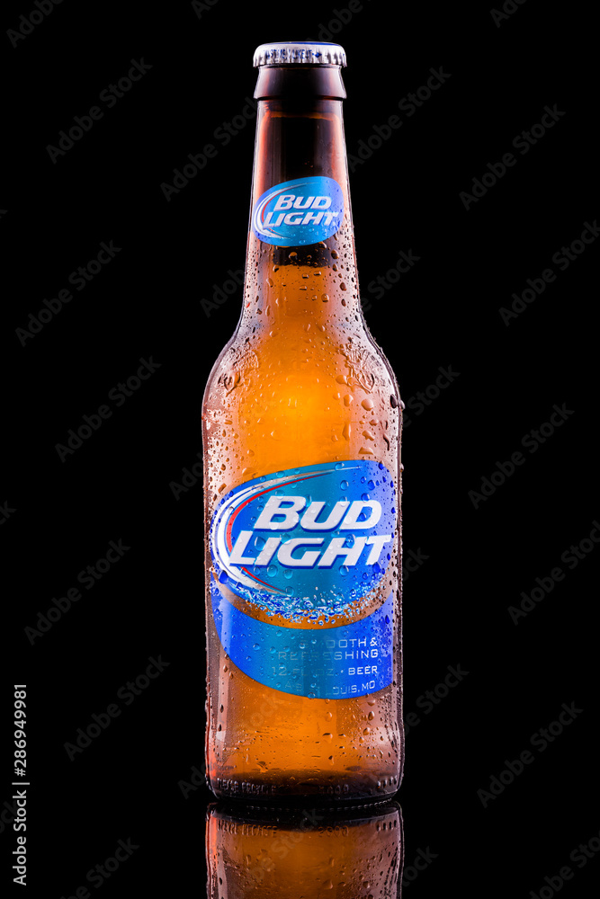 CHATHAM, NJ, USA - JULY 21, 2014: Bottle of Bud Light beer. Bud Light,  distributed by Anheuser-Bush Inbev, is the top selling beer in United  States. Photos | Adobe Stock