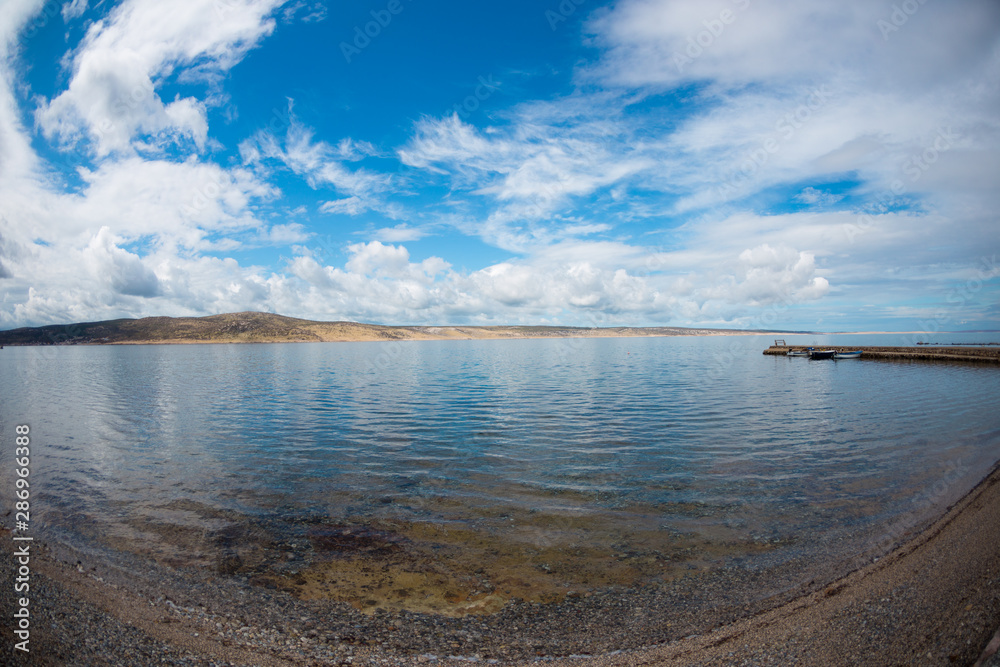 Obraz premium Sea and sky with clouds.