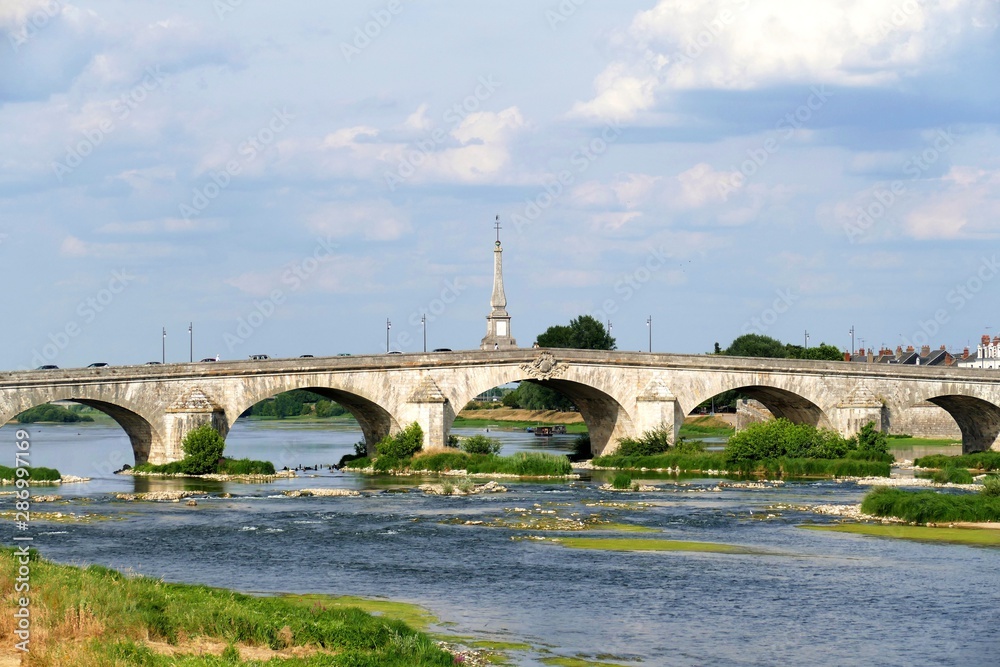 Pont Jacques Gabriel sur la Loire à Blois, Loir-et-Cher, France